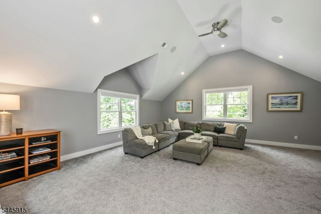 6 Butternut Rd, Allendale Boro, NJ 07401