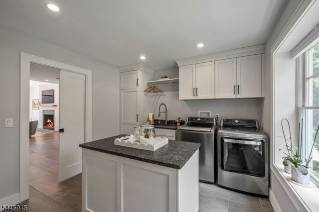 6 Butternut Rd, Allendale Boro, NJ 07401