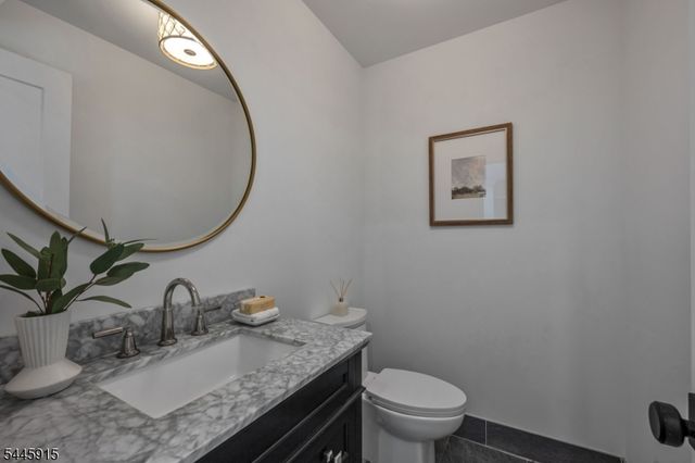 6 Butternut Rd, Allendale Boro, NJ 07401