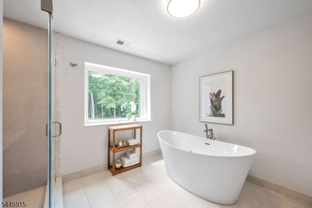 6 Butternut Rd, Allendale Boro, NJ 07401