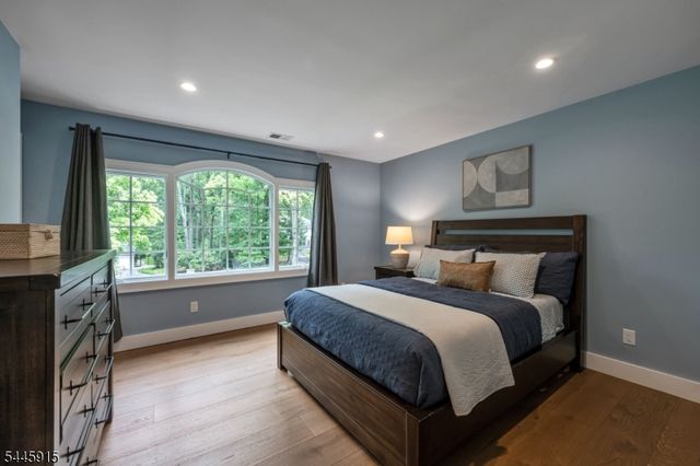 6 Butternut Rd, Allendale Boro, NJ 07401