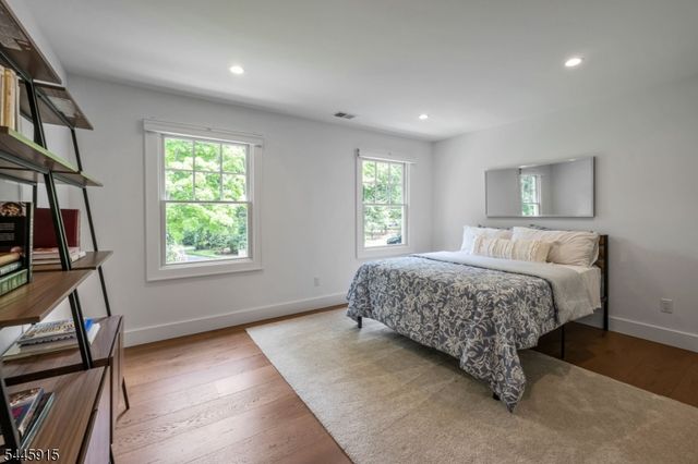 6 Butternut Rd, Allendale Boro, NJ 07401