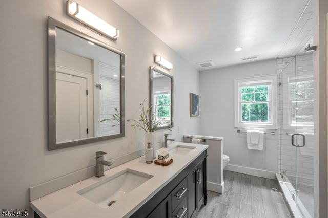 6 Butternut Rd, Allendale Boro, NJ 07401