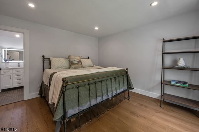 6 Butternut Rd, Allendale Boro, NJ 07401