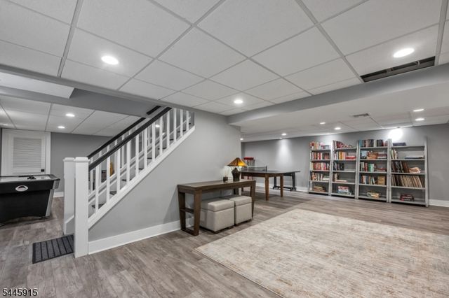6 Butternut Rd, Allendale Boro, NJ 07401