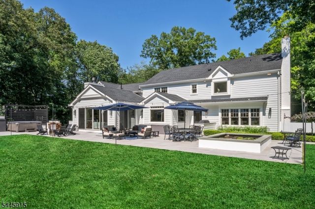 6 Butternut Rd, Allendale Boro, NJ 07401