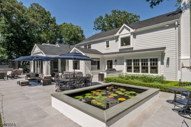 6 Butternut Rd, Allendale Boro, NJ 07401