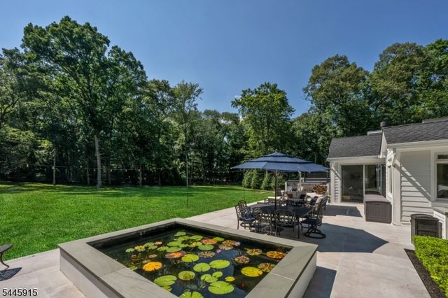 6 Butternut Rd, Allendale Boro, NJ 07401