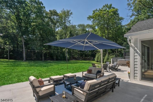 6 Butternut Rd, Allendale Boro, NJ 07401