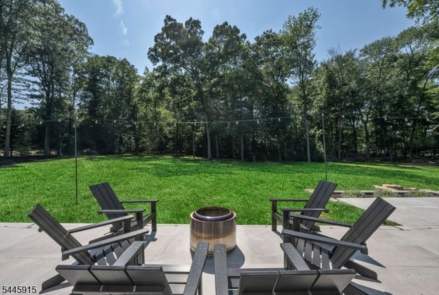 6 Butternut Rd, Allendale Boro, NJ 07401