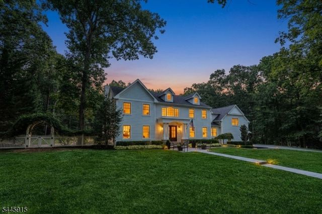 6 Butternut Rd, Allendale Boro, NJ 07401