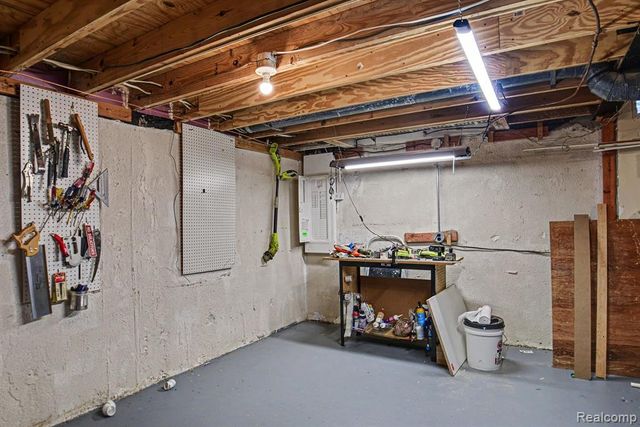 40518 William Drive, Clinton Township, MI 48038