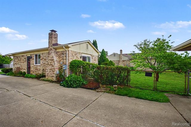 40518 William Drive, Clinton Township, MI 48038