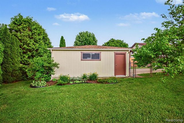 40518 William Drive, Clinton Township, MI 48038