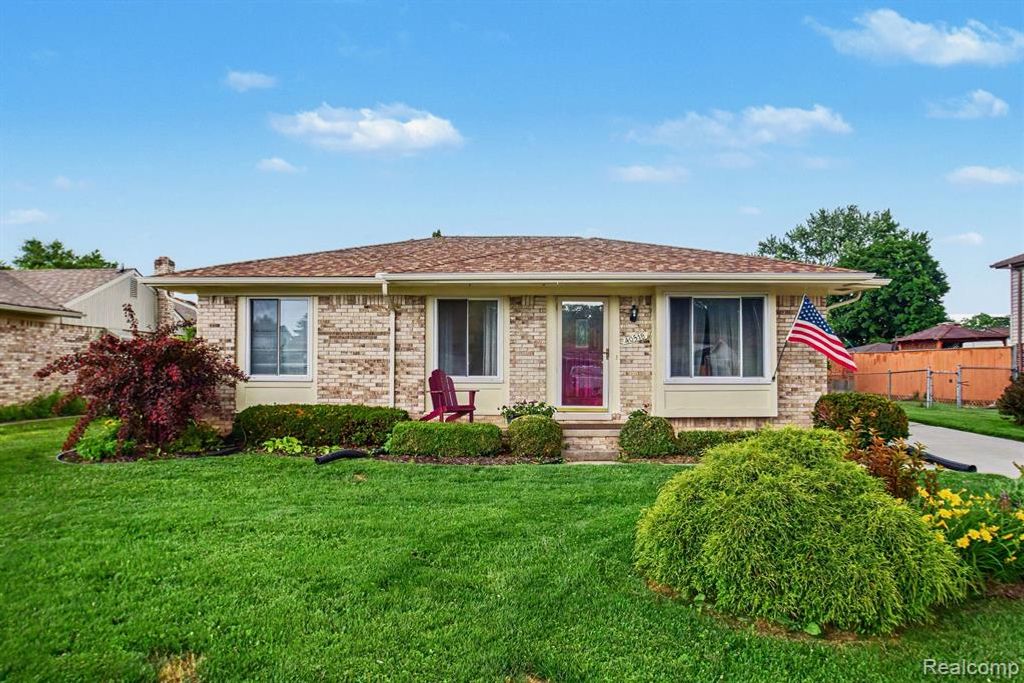 40518 William Drive, Clinton Township, MI 48038