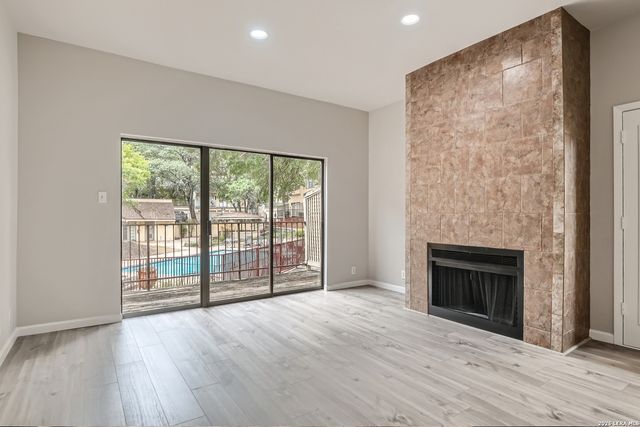 8642 Fredericksburg Rd Apt 703, San Antonio, TX 78240