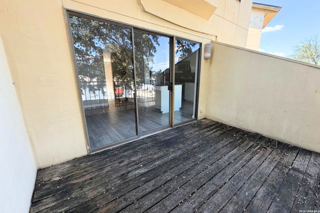 8642 Fredericksburg Rd Apt 703, San Antonio, TX 78240