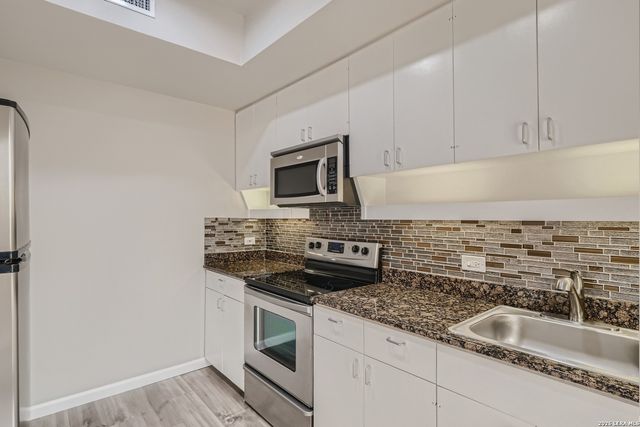 8642 Fredericksburg Rd Apt 703, San Antonio, TX 78240