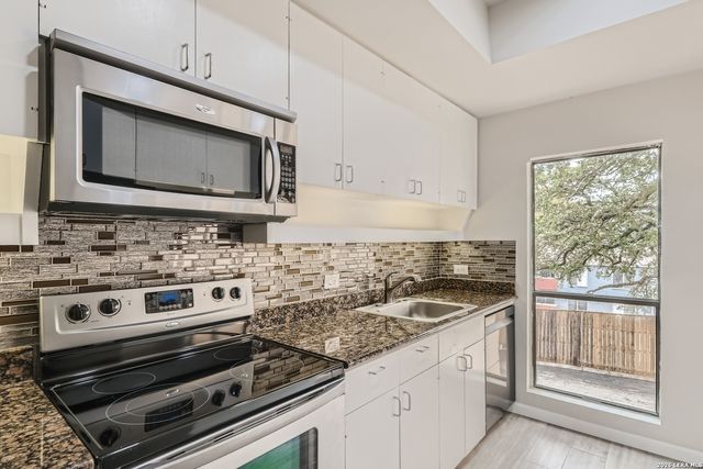 8642 Fredericksburg Rd Apt 703, San Antonio, TX 78240