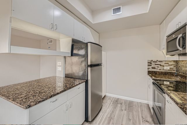 8642 Fredericksburg Rd Apt 703, San Antonio, TX 78240