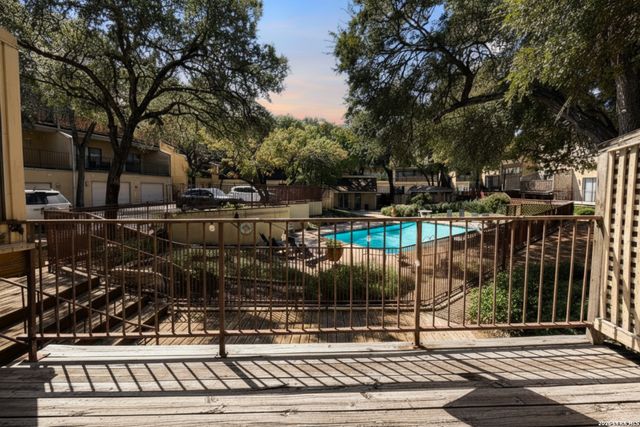 8642 Fredericksburg Rd Apt 703, San Antonio, TX 78240