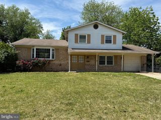 7905 ESTHER DR, Oxon Hill, MD 20745