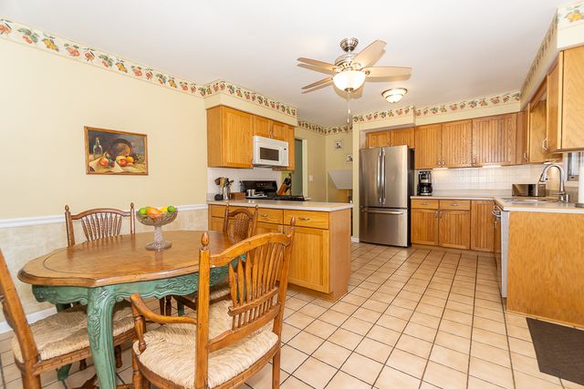 1101 N Millns Lane, Addison, IL 60101