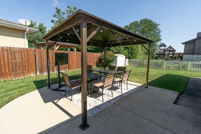 1101 N Millns Lane, Addison, IL 60101