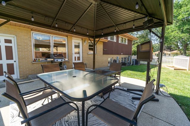 1101 N Millns Lane, Addison, IL 60101