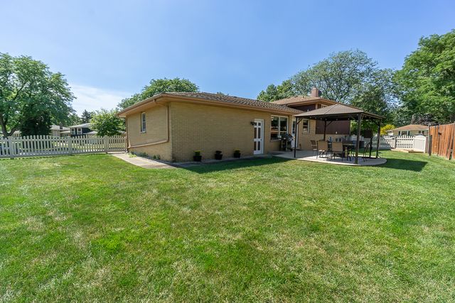1101 N Millns Lane, Addison, IL 60101