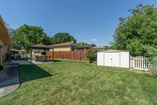 1101 N Millns Lane, Addison, IL 60101