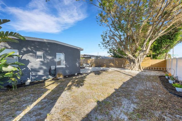 2011 HARVARD AVENUE, Bradenton, FL 34207