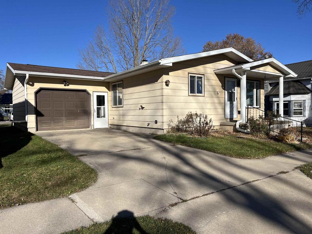 1027 Prairie Avenue, Hillsboro, WI 54634