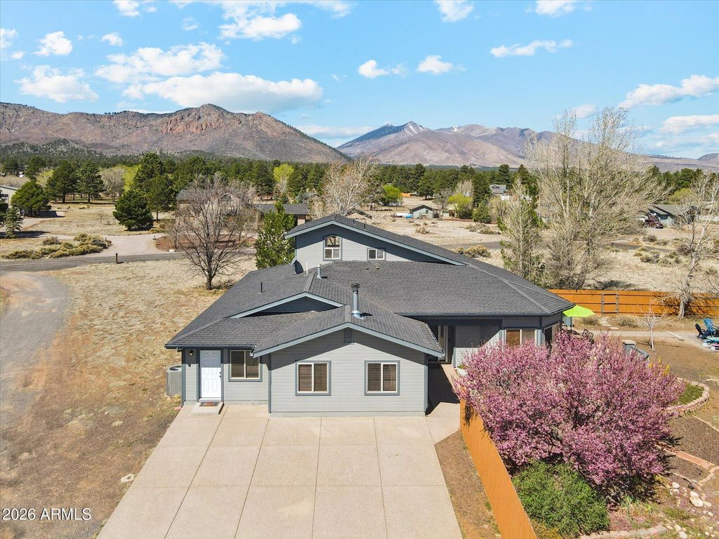 Image 2 of property listing at 8405 N REMINGTON Drive, Flagstaff, AZ 86004