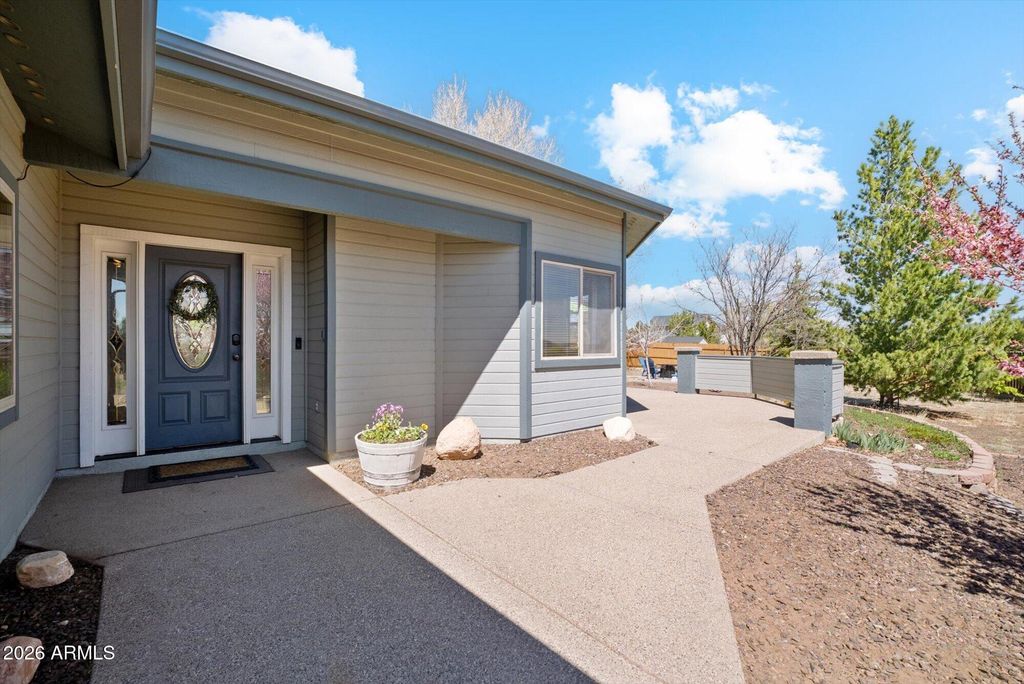 Image 4 of property listing at 8405 N REMINGTON Drive, Flagstaff, AZ 86004