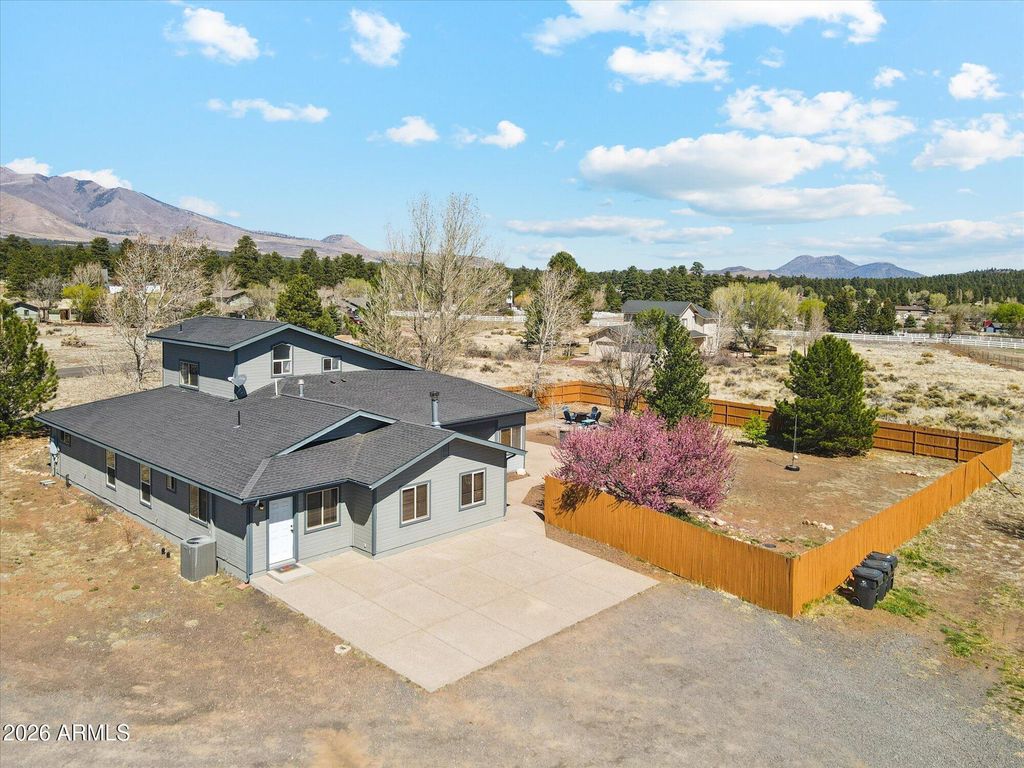 Image 45 of property listing at 8405 N REMINGTON Drive, Flagstaff, AZ 86004