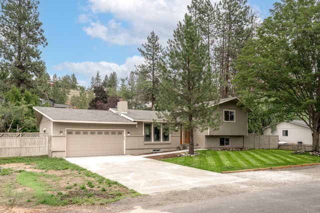 117 E Franklin Dr, Nine Mile Falls, WA 99026