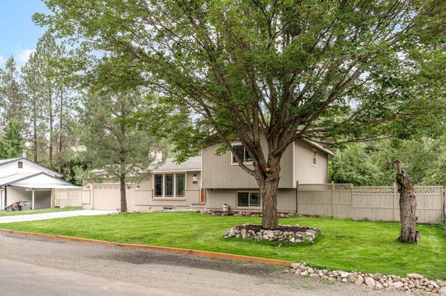 117 E Franklin Dr, Nine Mile Falls, WA 99026
