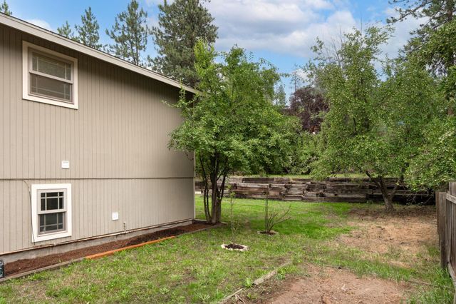 117 E Franklin Dr, Nine Mile Falls, WA 99026