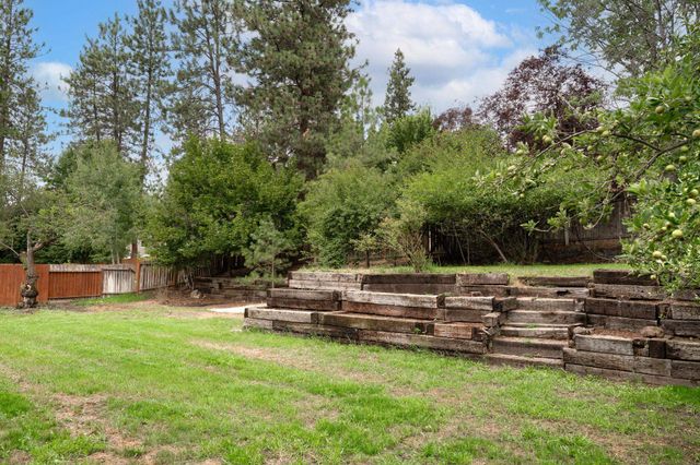 117 E Franklin Dr, Nine Mile Falls, WA 99026
