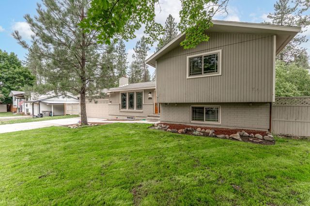 117 E Franklin Dr, Nine Mile Falls, WA 99026
