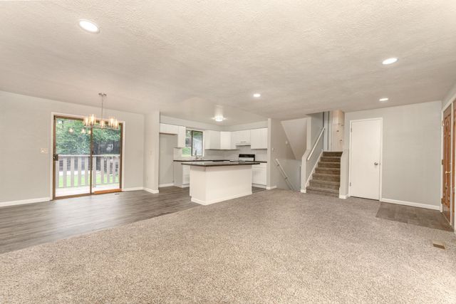 117 E Franklin Dr, Nine Mile Falls, WA 99026
