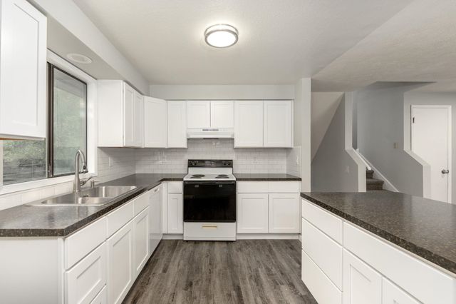 117 E Franklin Dr, Nine Mile Falls, WA 99026