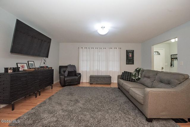 13 Indian Maiden Pass, Altamont, NY 12009