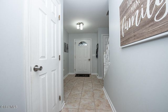 13 Indian Maiden Pass, Altamont, NY 12009