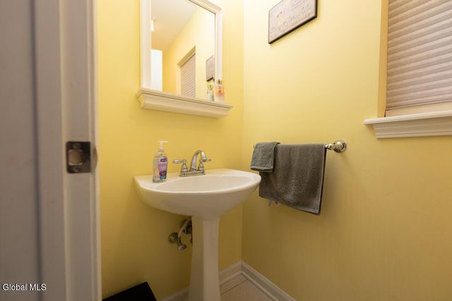 13 Indian Maiden Pass, Altamont, NY 12009