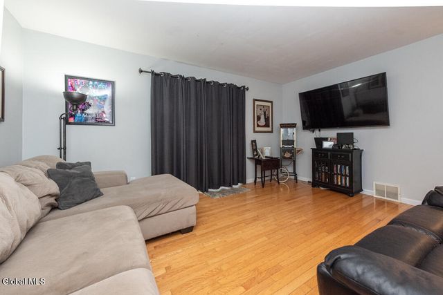 13 Indian Maiden Pass, Altamont, NY 12009