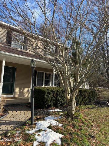 13 Indian Maiden Pass, Altamont, NY 12009