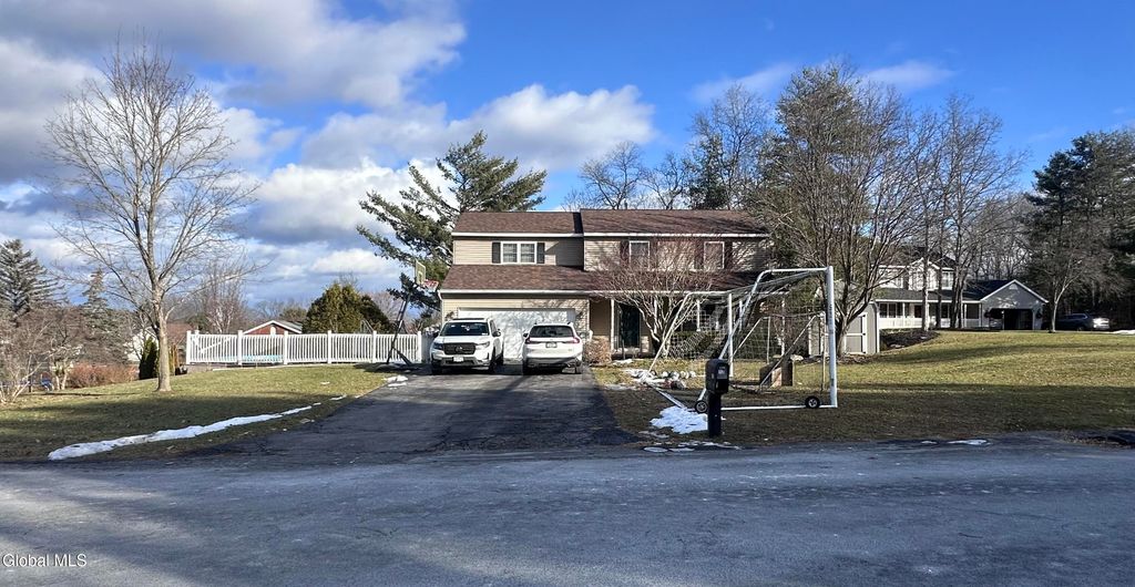 13 Indian Maiden Pass, Altamont, NY 12009