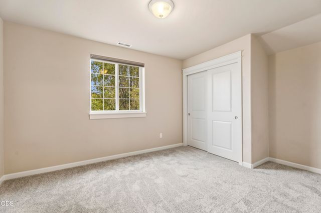 61146 SE Sydney Harbor Drive, Bend, OR 97702